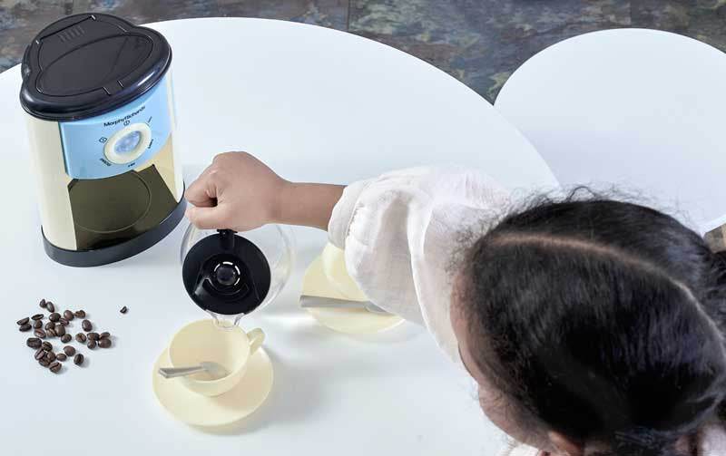 Casdon Morphy Richards Coffee Maker and Cups - Little Fashion